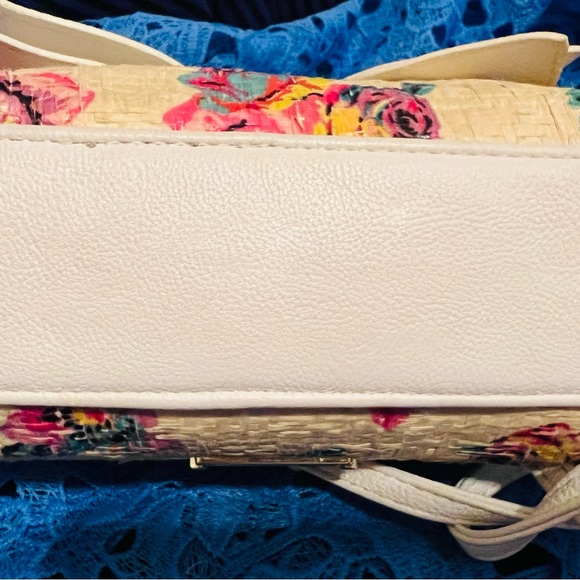 Betsy Johnson gently loved detachable strap Crossbody mini purse - Picture 12 of 16